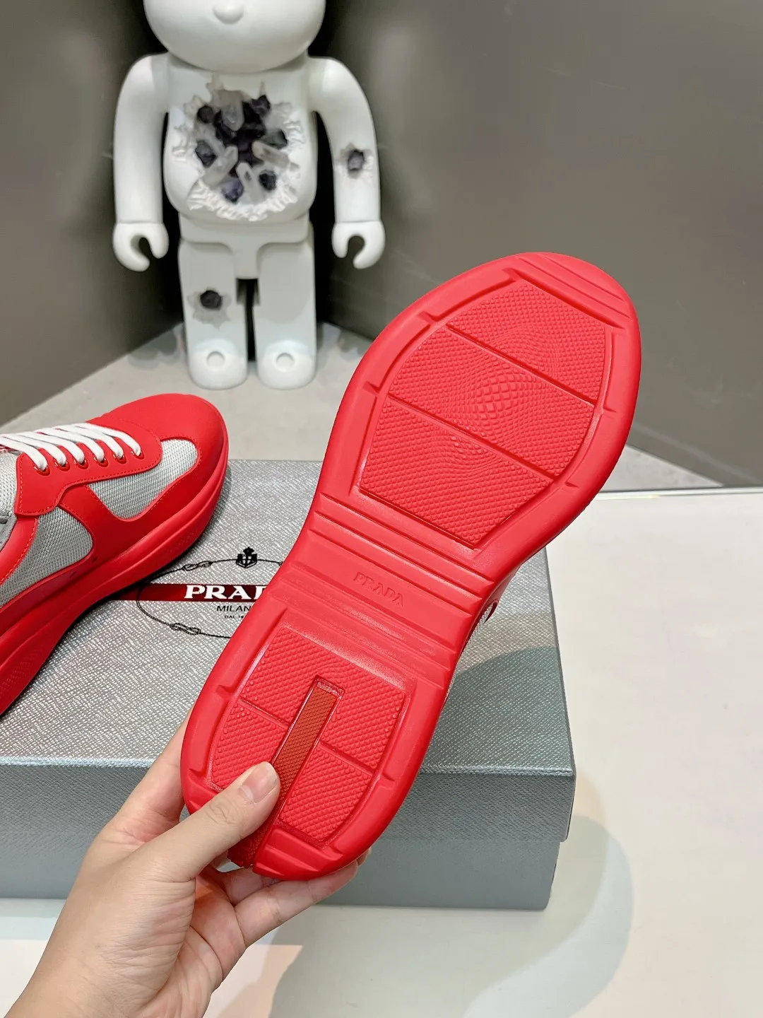 P680👟👟 Prada soft rubber and Bike fabric sports America’sCuP sneakers with Prada style have been redesigned, new fabrics and colors inject a new contemporary spirit into them. Size / 35-44 45 46 can be customized and non-returnable.